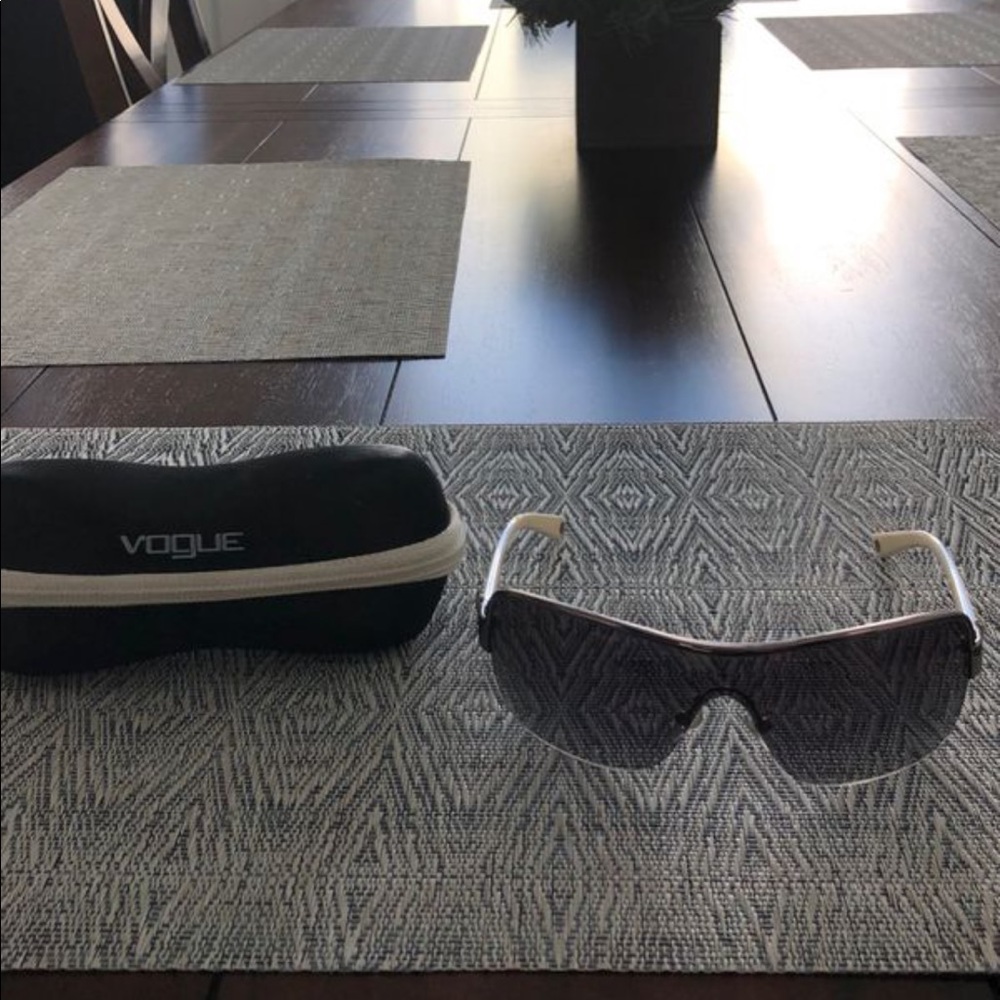 Glasses (Vogue)